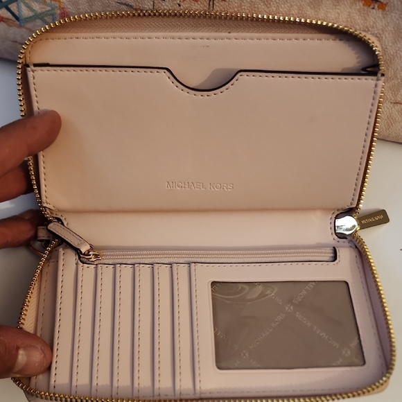 Michael Kors Gilly Large Drawstring Tote And Wallet. Hotel Kors Limited Edition - Picture 7 of 15